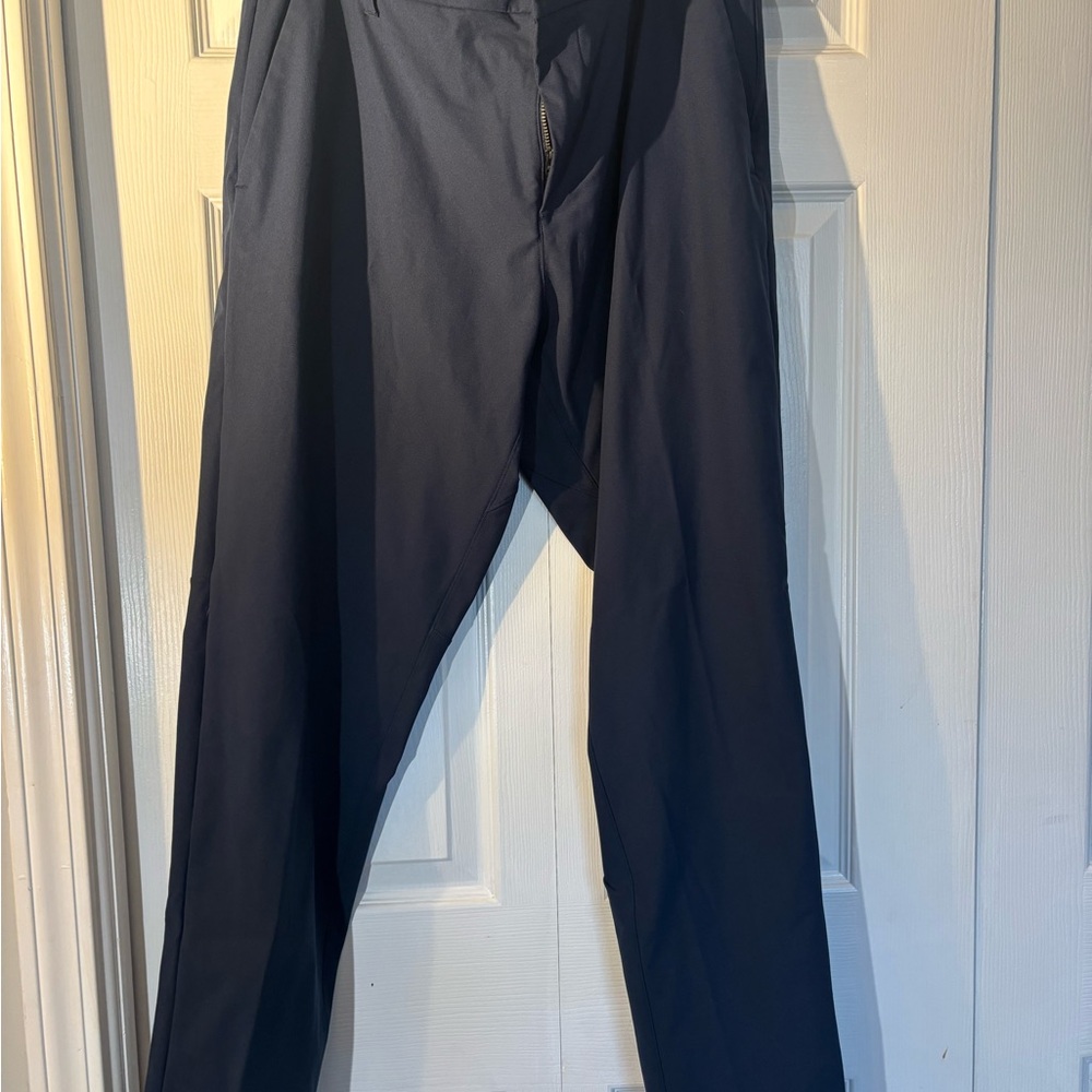 Lululemon Athletica Men's Navy commission Pants